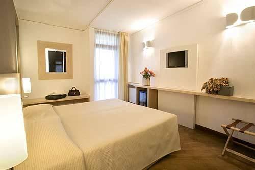 Country Hotel Borromeo Peschiera Borromeo Exterior photo